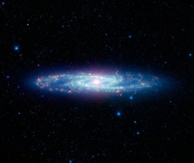 Лучшие фотографии космического телескопа "Спитцер" за 10 лет